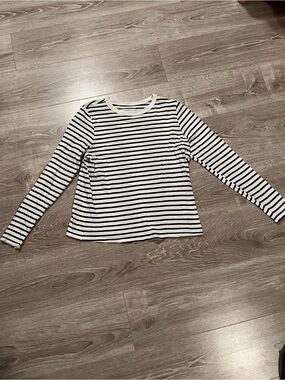 100% cotton Long-Sleeve Crewneck Top - Black & White stripe